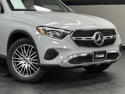 Certified 2025 Mercedes-Benz GLC 300 image 3
