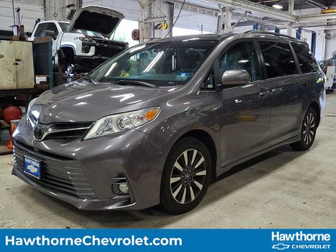 Used 2018 Toyota Sienna XLE AWD/4WD image 1