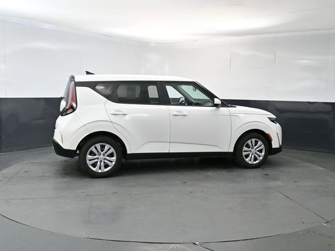 Used 2023 Kia Soul LX FWD image 6