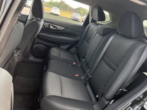 Used 2018 Nissan Rogue SV FWD image 18
