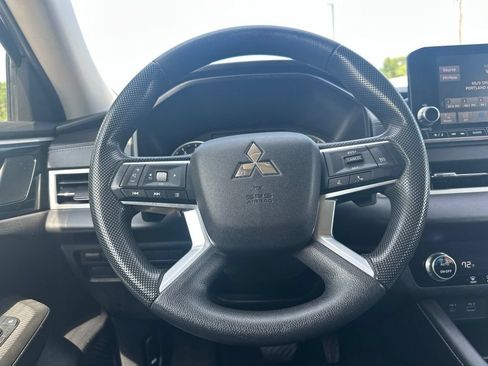 Used 2023 Mitsubishi Outlander ES AWD/4WD image 19