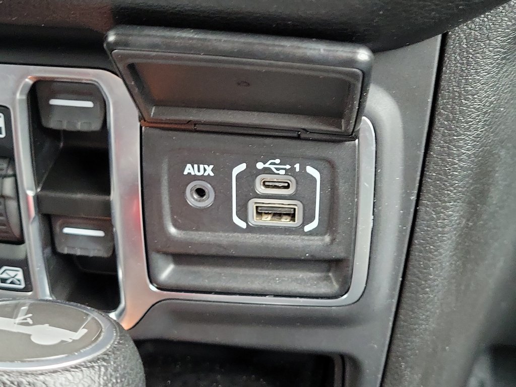Used 2024 Jeep Wrangler Unlimited AWD/4WD image 23