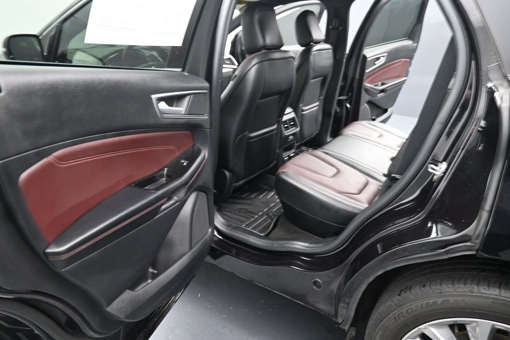 Used 2020 Ford Edge Titanium w/ Equipment Group 301A FWD image 16