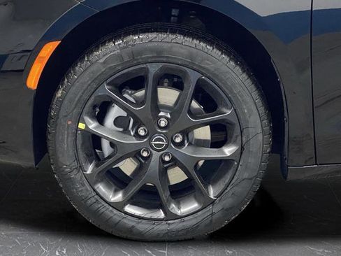 New 2026 Chrysler Pacifica Limited w/ S Appearance Package AWD/4WD image 41