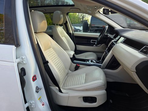 Used 2017 Land Rover Discovery Sport HSE Luxury image 15