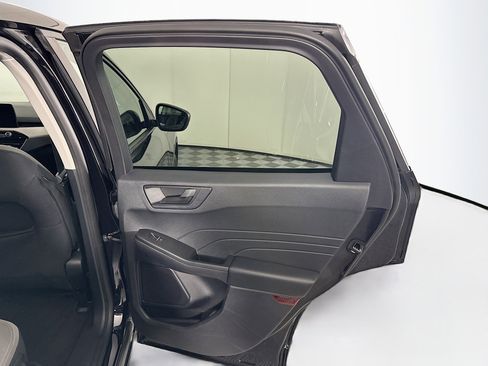 Used 2022 Ford Escape SE w/ SE Sport Appearance Package image 29