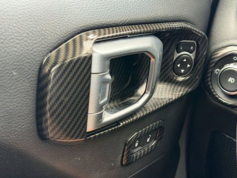 Used 2021 Jeep Wrangler Unlimited Sahara AWD/4WD image 33
