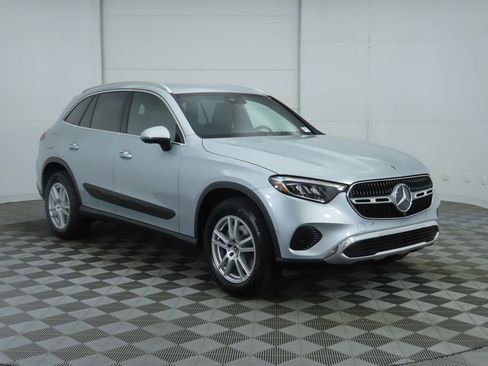 Certified 2025 Mercedes-Benz GLC 300 image 3