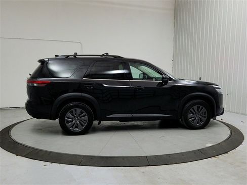 Used 2024 Nissan Pathfinder SV image 8