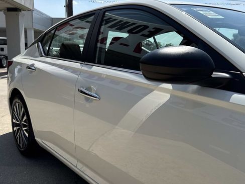Used 2025 Nissan Altima 2.5 SV image 16