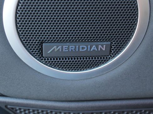 Used 2017 Land Rover Discovery HSE image 11