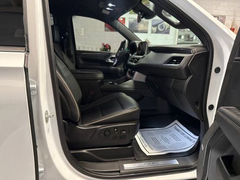 Used 2024 GMC Yukon SLT w/ SLT Luxury Package image 31
