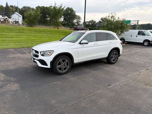 Used 2021 Mercedes-Benz GLC 300 4MATIC image 3