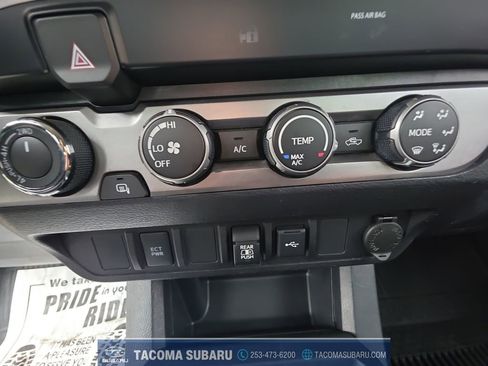 Used 2020 Toyota Tacoma SR5 AWD/4WD image 24