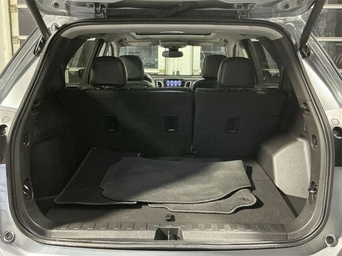 Used 2023 Chevrolet Equinox Premier image 33