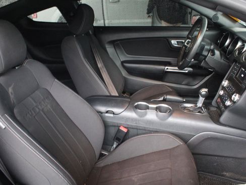 Used 2021 Ford Mustang Coupe image 4