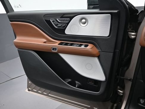 Used 2020 Lincoln Aviator Reserve w/ Equipment Group 202A AWD/4WD image 8