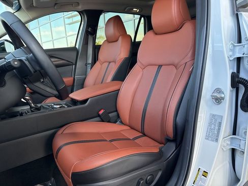 Used 2025 MAZDA CX-50 AWD 2.5 Turbo w/ Premium Pkg image 12