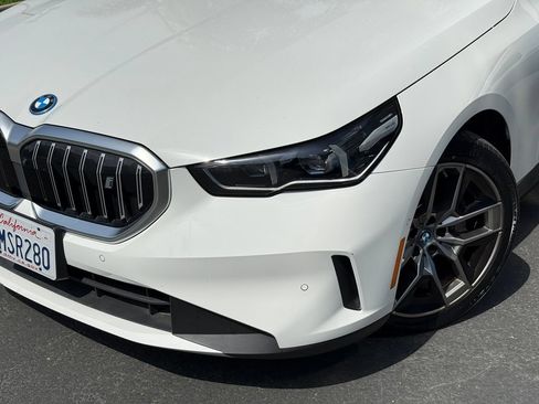 Used 2024 BMW i5 eDrive40i w/ Premium Package RWD image 3