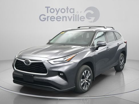 Certified 2021 Toyota Highlander XLE AWD/4WD image 25