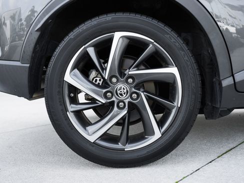 Used 2022 Toyota C-HR Limited FWD image 12