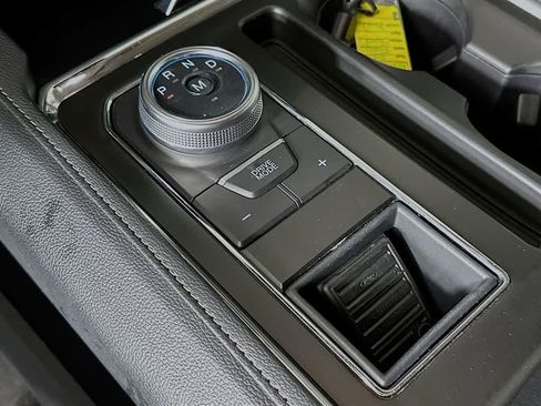 Certified 2024 Ford Expedition XLT RWD image 19