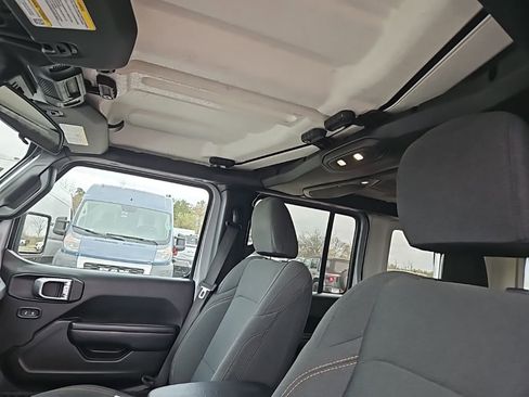 Used 2024 Jeep Wrangler Sport S image 16
