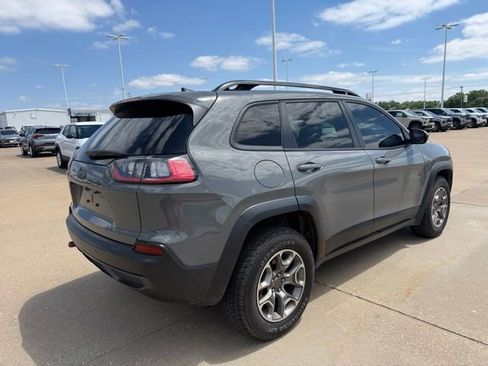 Used 2022 Jeep Cherokee Trailhawk w/ Comfort/Convenience Group AWD/4WD image 3