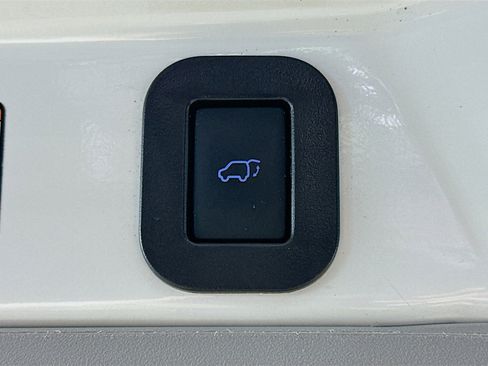 Used 2015 Toyota Sienna XLE Premium image 33