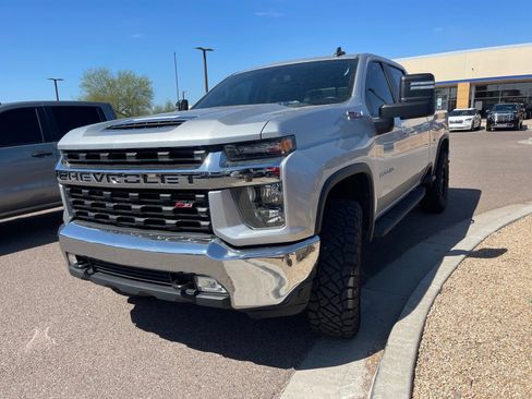 Used 2022 Chevrolet Silverado 2500 LT w/ Convenience Package AWD/4WD image 2