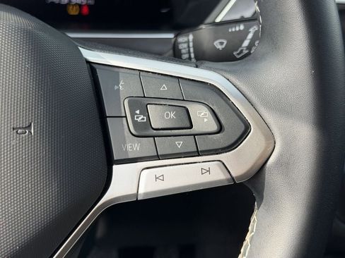 Used 2024 Volkswagen Tiguan SE AWD/4WD image 23