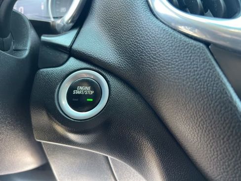 Used 2020 Chevrolet Equinox LT image 30