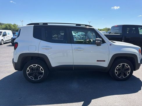 Used 2016 Jeep Renegade Trailhawk w/ Premium Trailhawk Package AWD/4WD image 6
