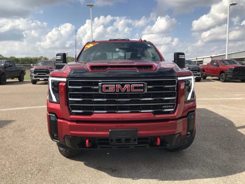 Used 2025 GMC Sierra 2500 AT4 w/ AT4 Premium Plus Package image 2