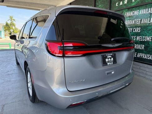 Used 2021 Chrysler Pacifica Touring-L image 6