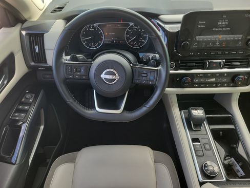 Used 2023 Nissan Pathfinder SL w/ SL Premium Package AWD/4WD image 17