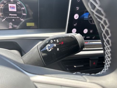 New 2026 Volkswagen Tiguan SE FWD image 18