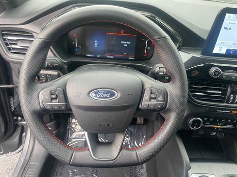 Used 2025 Ford Escape ST-Line image 12