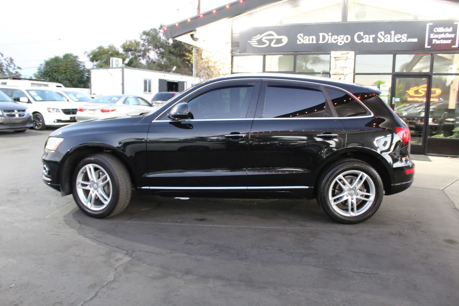Used 2016 Audi Q5 2.0T Premium Plus w/ Technology Package AWD/4WD image 2