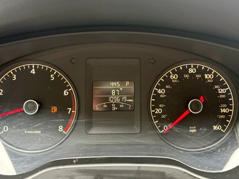 Used 2011 Volkswagen Jetta SE FWD image 31