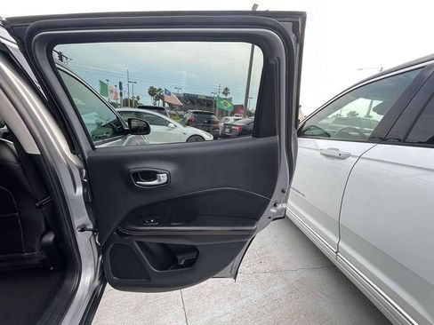 Used 2020 Jeep Compass Latitude AWD/4WD image 16