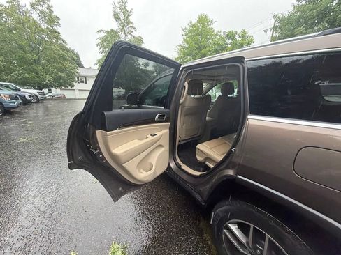 Used 2017 Jeep Grand Cherokee Limited AWD/4WD image 55
