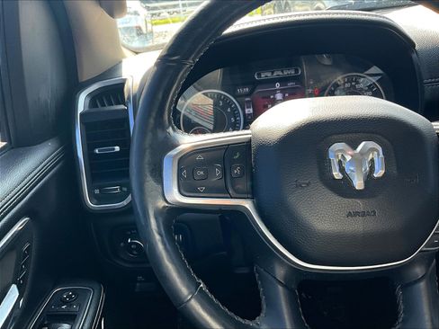 Used 2019 RAM 1500 Laramie AWD/4WD image 11