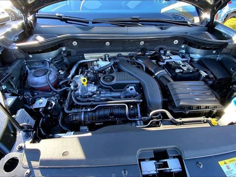 New 2026 Volkswagen Taos SEL image 12