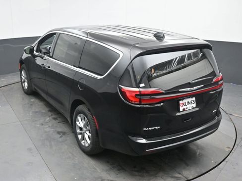 New 2026 Chrysler Pacifica Select AWD/4WD image 38