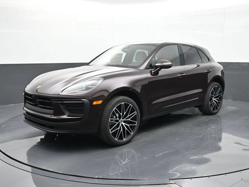 Certified 2026 Porsche Macan AWD/4WD image 1