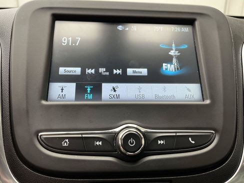 Used 2018 Chevrolet Equinox LT FWD image 16