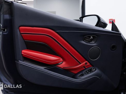 Used 2023 Aston Martin V12 Vantage Roadster RWD image 25