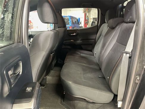 Used 2016 Toyota Tacoma TRD Off-Road image 21