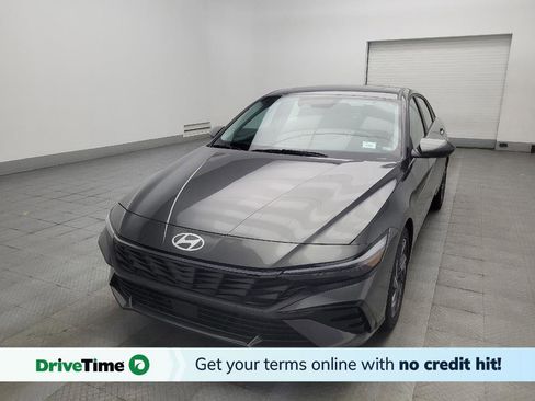 Used 2025 Hyundai Elantra SEL FWD image 1